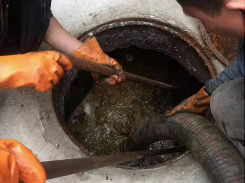 平乡清理化粪池时如何避免沼气的危害?